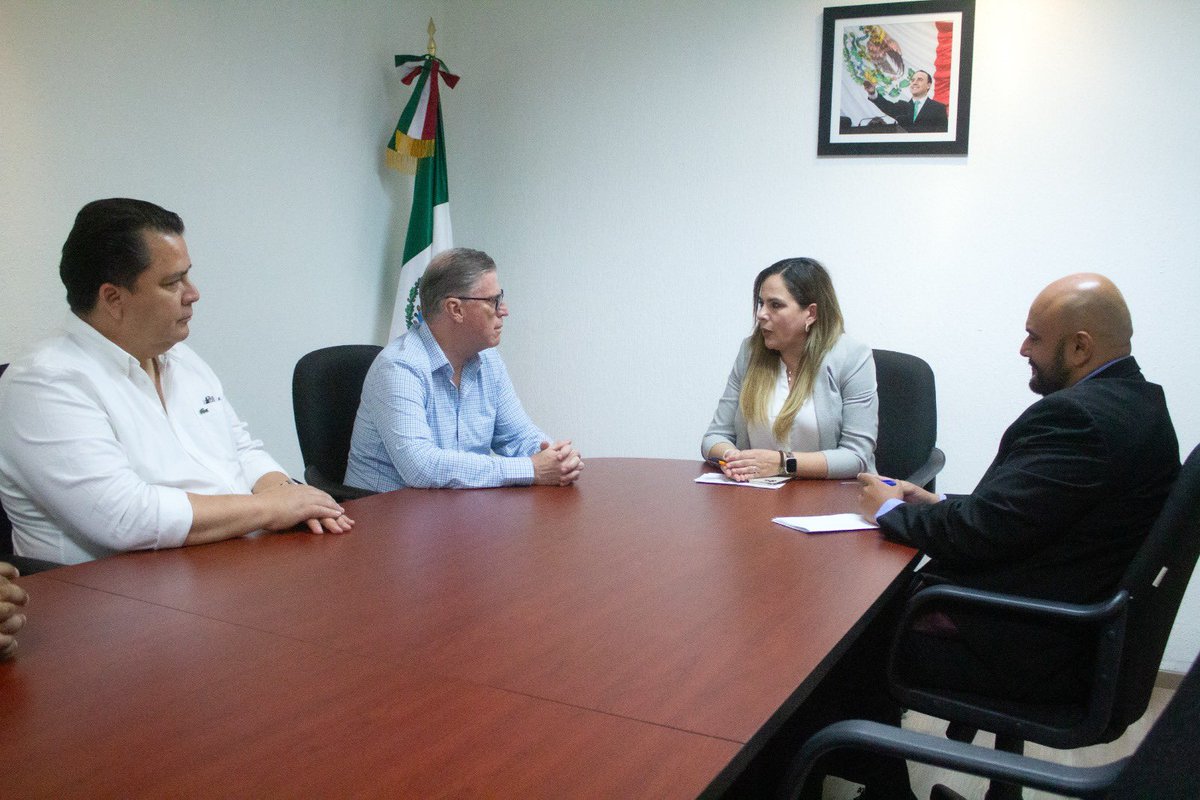 SETRA_COAH's tweet photo. La Secretaria del Trabajo, @ZogbiNazira, se reunió con Ignacio Madero, Director de Recursos Humanos en @TrinityJobs , y con directivos de RH de las plantas en #Monclova y #Sabinas, para fortalecer el tripartismo que impulsa el Gobernador de #Coahuila @manolojim https://t.co/boAl2cxWhy