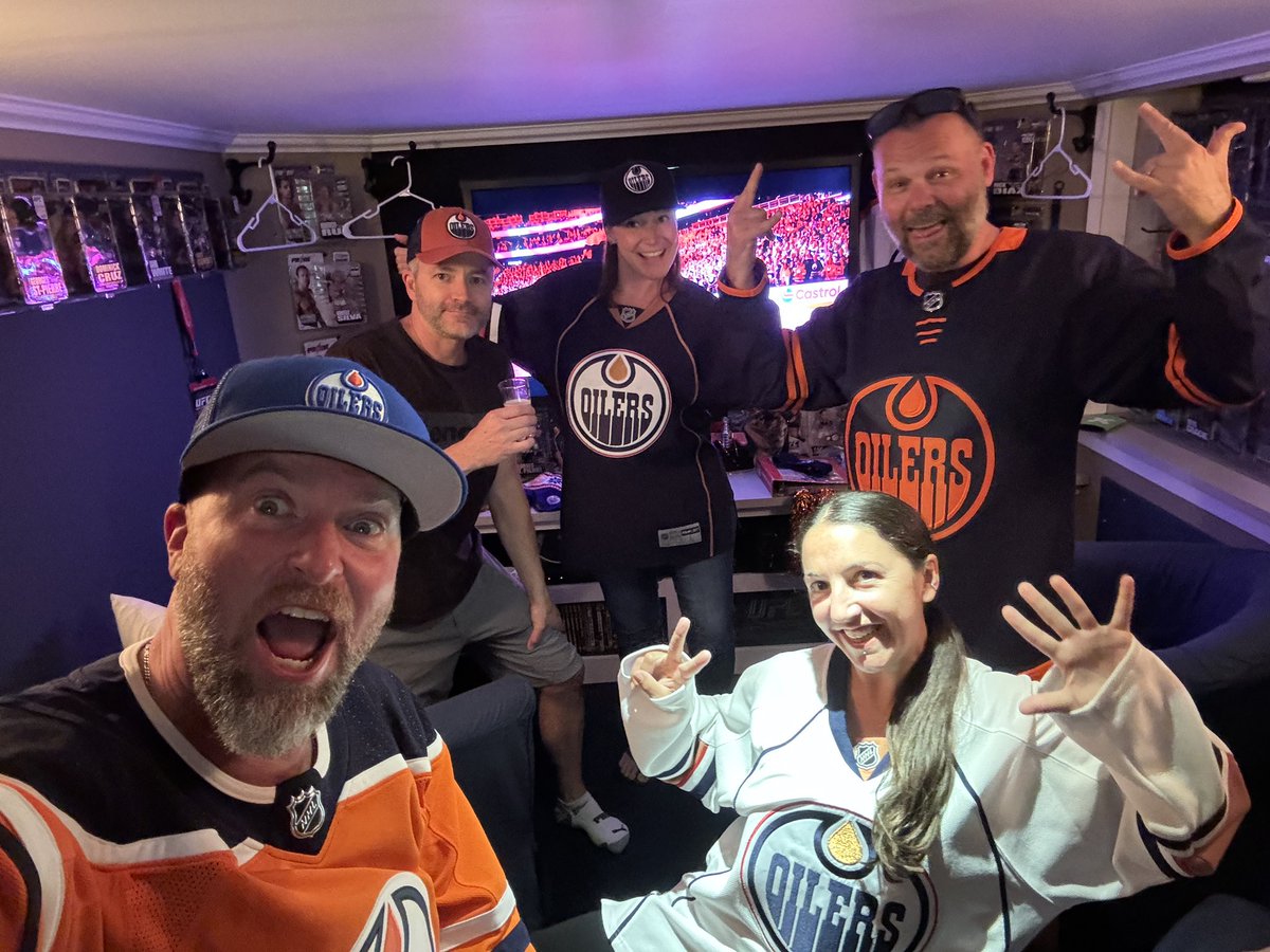 craftbrewjester's tweet photo. Stanley Cup finals, Game 7 Let’s go !!!!! #oilersrolecall #oilernation #edmonton #oilers #letsgooilers #oilersfan #goOilers #nhlplayoffs #LFG #stanleycupfinals https://t.co/9A019yIvSC