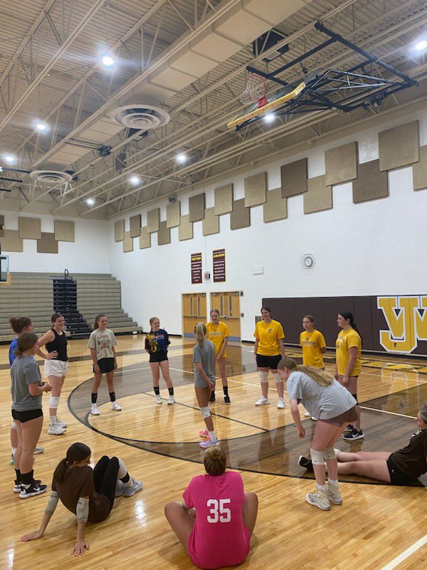 westjeffVB's tweet photo. Perfect day for bonding, pool, weight room and open gym. GO RIDERS! https://t.co/pIRu8JLZHJ