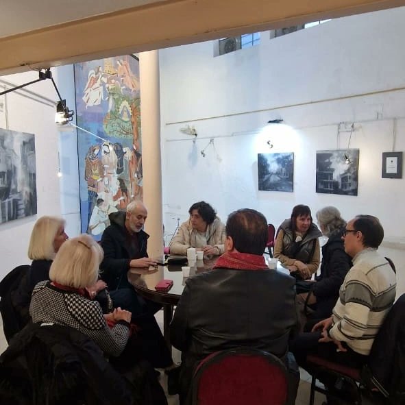 CASAbierta_LP's tweet photo. Miembros d la #RedCasas d #LaPlata nos reunimos para analizar los pasos a seguir ante la falta d respuesta dl Municipio a nuestro pedido formal d información elevado el pasado 23 d mayo para conocer información sobre el alcance d las obras a anunciadas en plazas d la ciudad. https://t.co/qwOsvK3olW