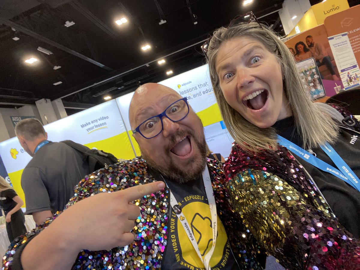 Sparkle Twins😱
Check out the <a href="/edpuzzle/">Edpuzzle</a> booth #941 tomorrow to see all the sparkly magic 💛🖤✨
<a href="/MannyDiscoTech/">Manny Curiel (He/Him/El)✨ 🏳️‍🌈 SpringCue 🔜 ISTE</a>