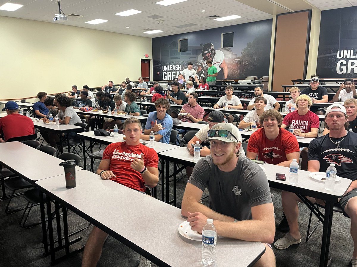 Last week of June workouts so we had to have a team cookout to celebrate all the work these men have put in! 

Little too hot to eat outside so we got to watch the CWS from inside the Amino Center 🍔🌭
