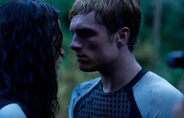thngergames's tweet photo. "te vejo a meia noite" e essa foi a última vez que a katniss viu esse peeta https://t.co/bJGiNVbYpK