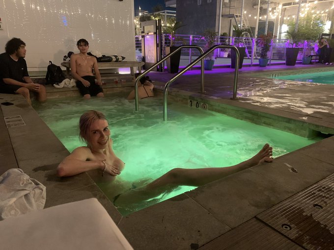 А я корчу лицо в рожицу ахегао 🥹😄#DTLA #rooftop #vibe https://t.co/wyij5YqdpZ<a href="/tag/dtla"class="tags">#DTLA</a><a href="/tag/rooftop"class="tags">#rooftop</a><a href="/tag/vibe"class="tags"><span>#vibe</span></a>