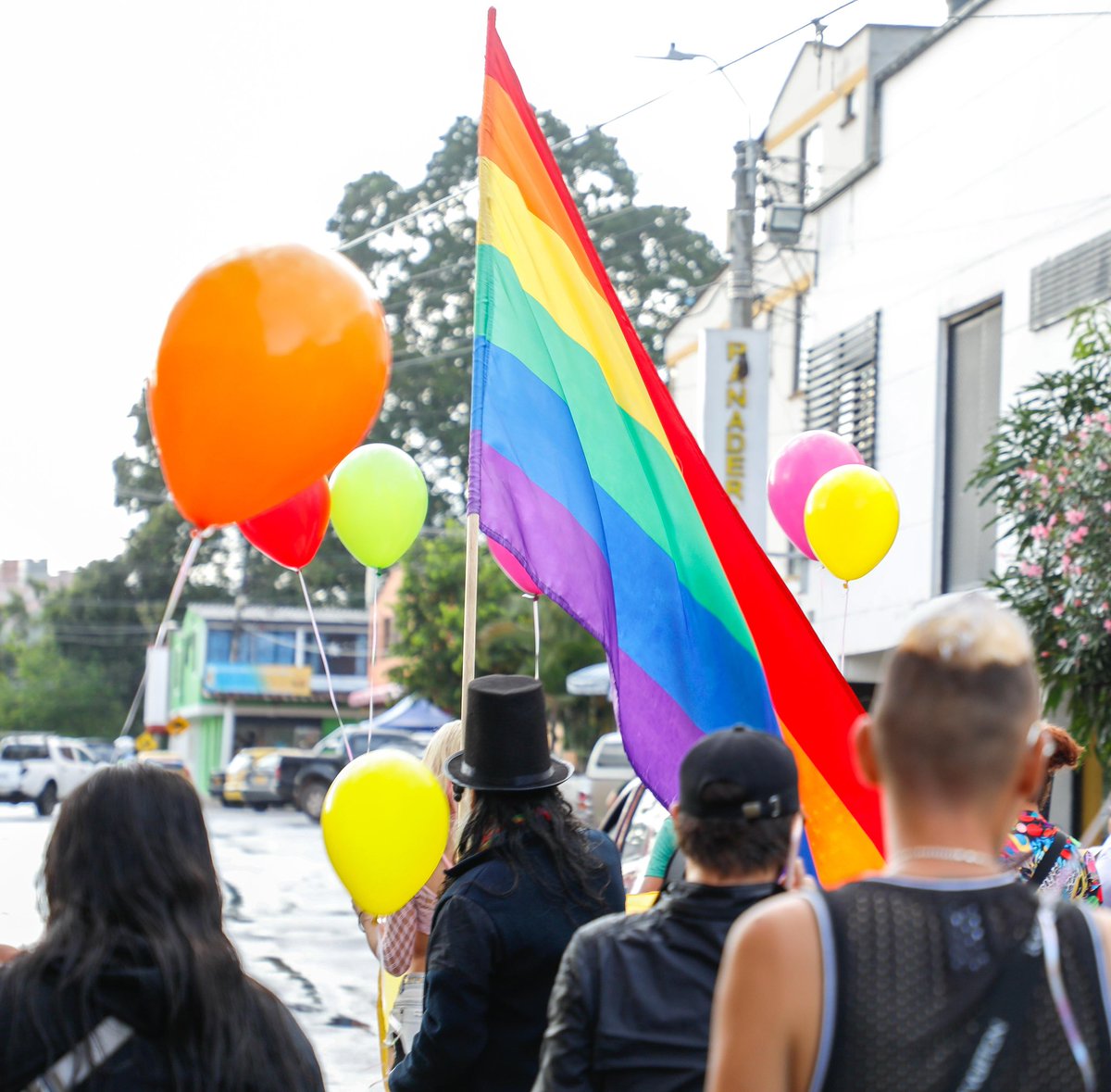 persofblanca's tweet photo. En el marco del mes del orgullo LGTBIQ+, la Personería de Floridablanca hizo presencia en la Marcha PRIDE e izada de bandera en Floridablanca🏳️‍🌈. https://t.co/aMWnD0Vi51