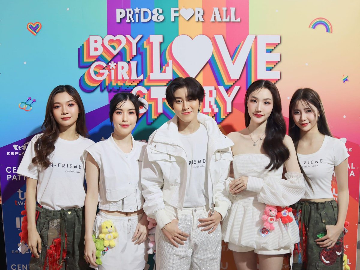 YFCTH224's tweet image. ช่วงบ่าย วันอาทิตย์ ที่ 23 มิถุนายน 2567 ที่ผ่านมา 

แฟนคลับเต็มเหนี่ยวกับการร่วมงานระหว่าง Esplanade กับ T-Wave by IDX กับงาน 
&quot;Pride for All : Boy Love, Girl Love Story&quot; ณ ศูนย์การค้า เอสพลานาด รัชดา

#PrideForAll
#Esplanade
#TWaveByIDX

ขอบคุณเครดิตภาพ