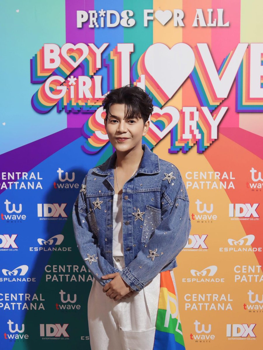 YFCTH224's tweet image. ช่วงบ่าย วันอาทิตย์ ที่ 23 มิถุนายน 2567 ที่ผ่านมา 

แฟนคลับเต็มเหนี่ยวกับการร่วมงานระหว่าง Esplanade กับ T-Wave by IDX กับงาน 
&quot;Pride for All : Boy Love, Girl Love Story&quot; ณ ศูนย์การค้า เอสพลานาด รัชดา

#PrideForAll
#Esplanade
#TWaveByIDX

ขอบคุณเครดิตภาพ