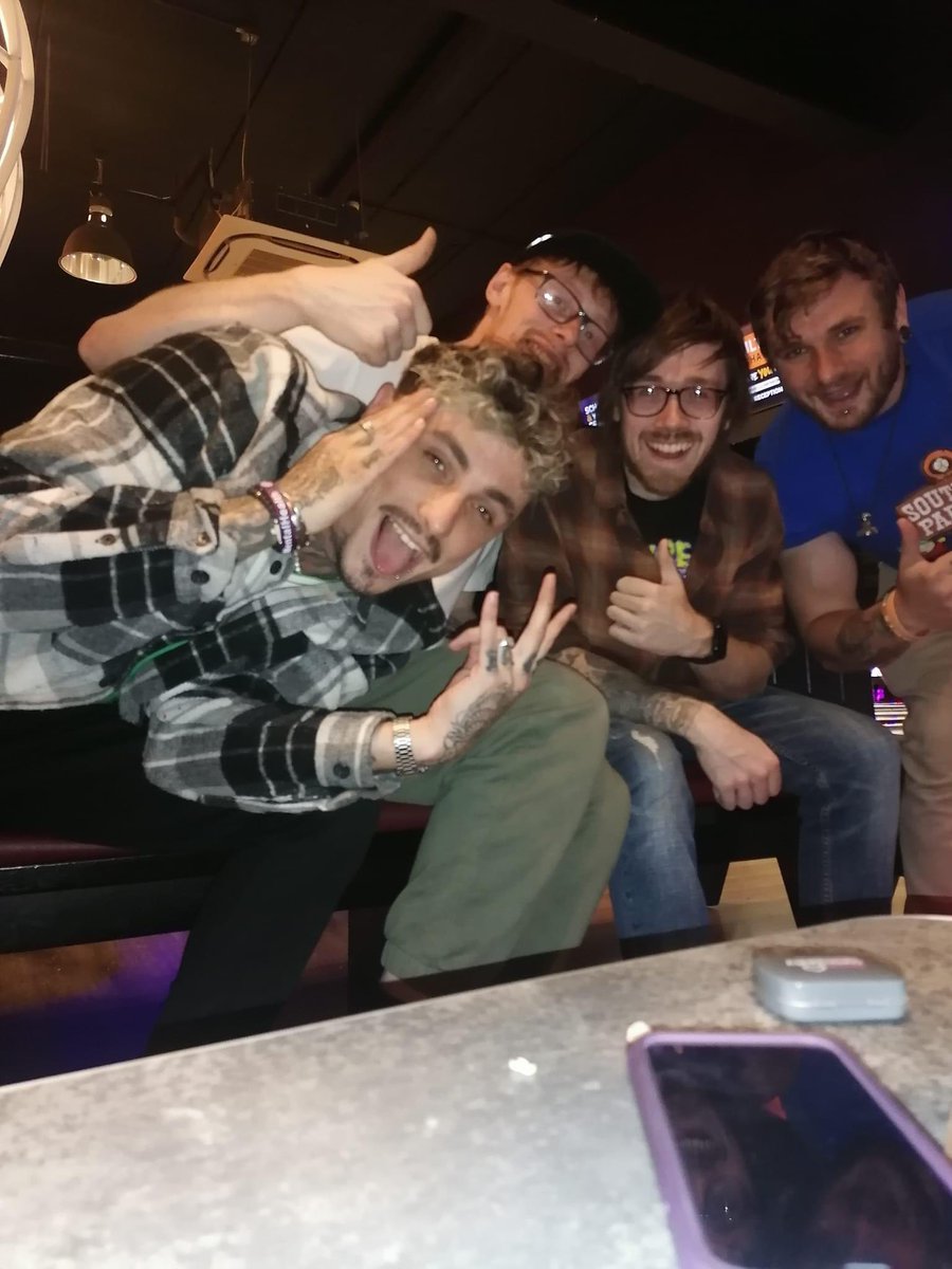 NimBruh's tweet photo. Chill time with the bro and bros the other week ✌🏼👾💜 https://t.co/zIFrcNG0xj
