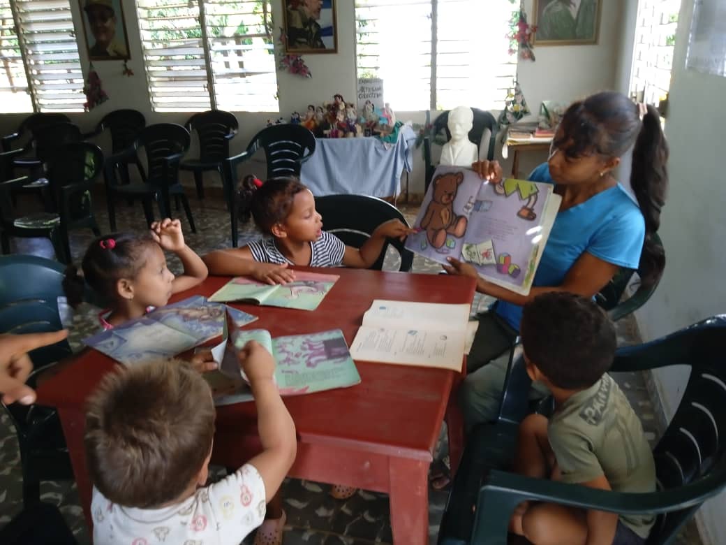 ViltresMiguel's tweet photo. Las #SalasDeTelevisión en el municipio #BartoloméMasó, mediante los juegos de mesas, encuentro de lectura,dibujos y los juegos tradicionales, esperamos este #Verano2024,de una forma diferente porque estamos en #ModoSiSePuede y por una #InfanciaFeliz.
#CubaViveEnMí #ModoVerano https://t.co/PVFPl19MaL