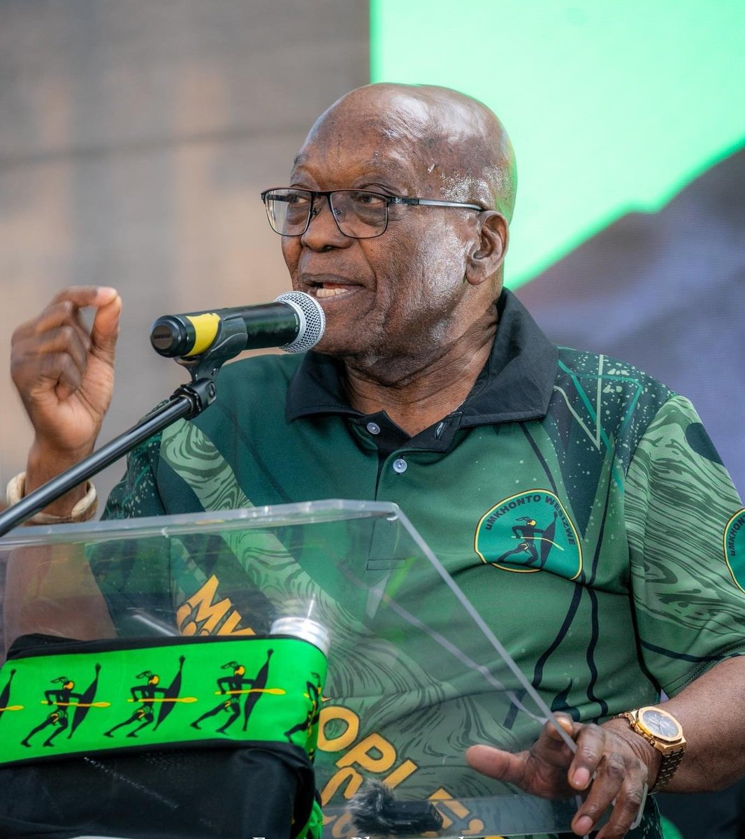 Haunted04's tweet photo. This old madala is the one who must be blamed for destroying ANC at KZN, today we are facing crisis of DA,he sellout ANC

Hellen Zille JJ Tabane Matamela Luthuli House  Gayton McKenzie Holomisa  Baba Home Affairs Paul Mashatile Tito The ANC Cyril Ramaphosa Panyaza Kganyago eNCA https://t.co/LJ5ssxuQeU