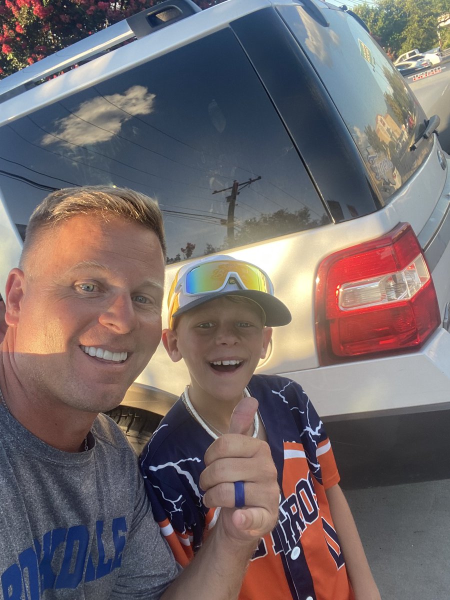 coach_hhamrick's tweet photo. Photo op with the winning pitcher!  Astros won 11-7 with Hutch throwing 5 complete.  My dude battled! @mhamrick15 https://t.co/35smkcbvlq