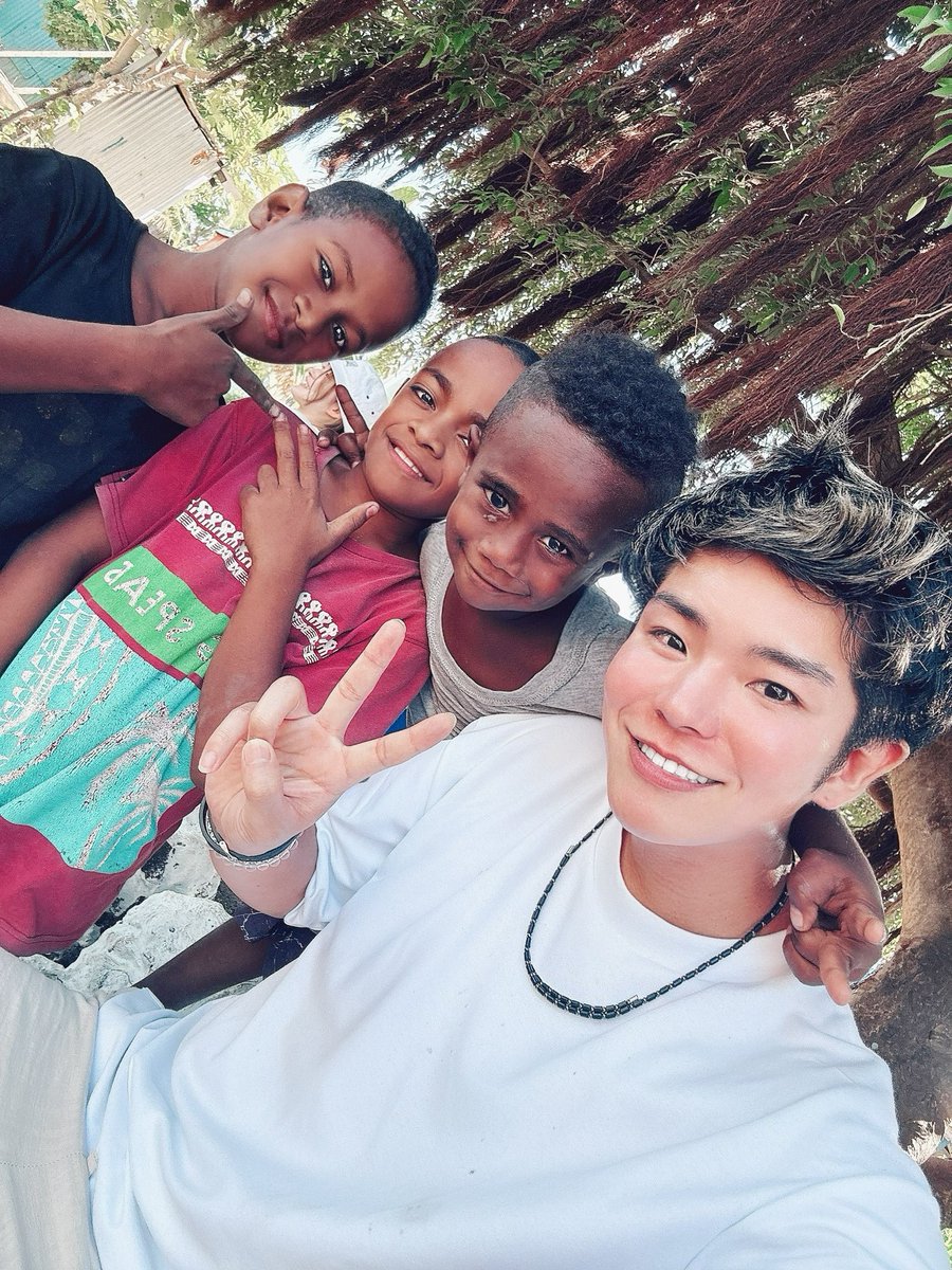 tshr0903's tweet photo. お陰様でフィジー１ヶ月、幸せについてと語学留学無事に修業を終える事が出来ました🇫🇯🌺🌴

SpecialThanks❤️🩷💛💚💙

#フィジー共和国 
#オセアニア
#世界一幸せな国 https://t.co/WzR6qrZ0DC
