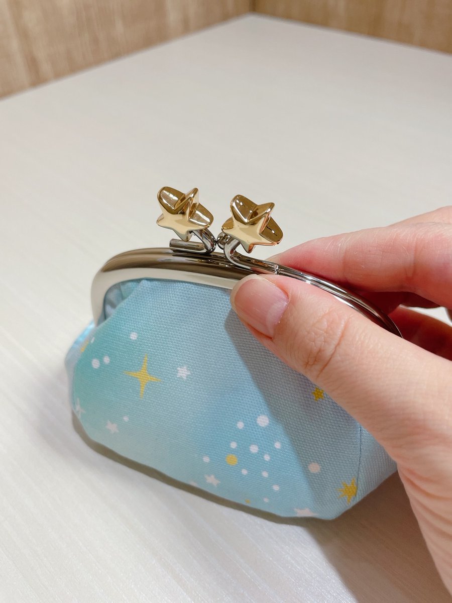 Horoskopski's tweet image. 本日、月は水瓶座にあり♒
新月じゃないけど新しいお知らせ🤩

星に願いをかけるのにぴったり・ゆめかわ夏の　#アストロダイサー　が椋鳥小屋さんから入荷いたしました💙
新作のブルーラメアストロダイスとセットで7/1より販売開始いたします。最短で七夕頃お届けします！
詳細はもう少しお待ちを😇💫