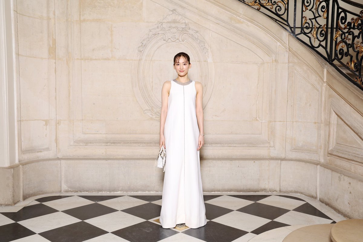 #中谷美紀 さんや #綾瀬はるか さん、歌手の #リウユーシン 、#ケリールースフォード も！ 「ディオール」2024秋冬オートクチュール コレクションに来場した豪華セレブを一挙にチェック。

▼フロントロウスナップはこちら
bit.ly/4bg7GWz

#DiorCouture #LiuYuxin #XinLiu #KellyRutherford