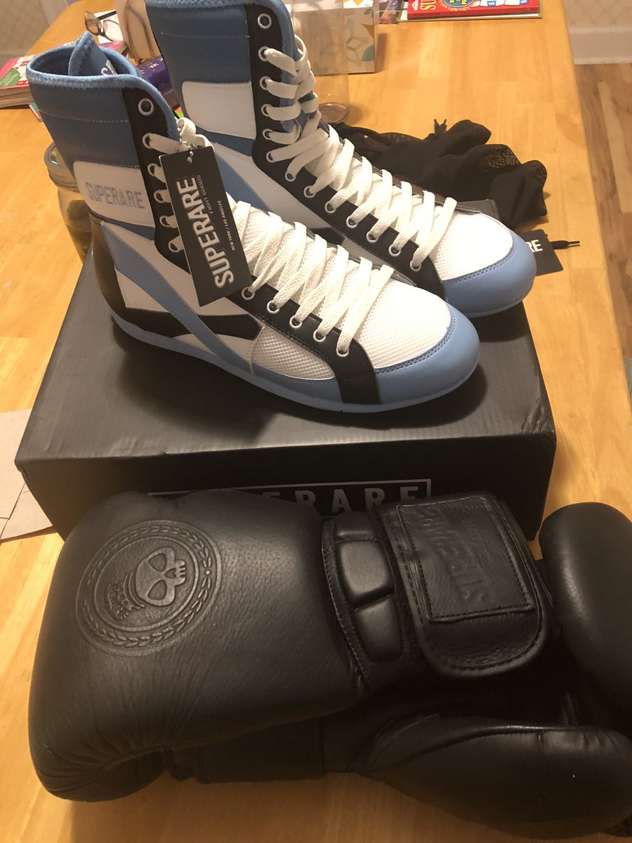 Yup I’m obsessed! New 14oz gloves and shoes from <a href="/SuperareShop/">Superare</a>