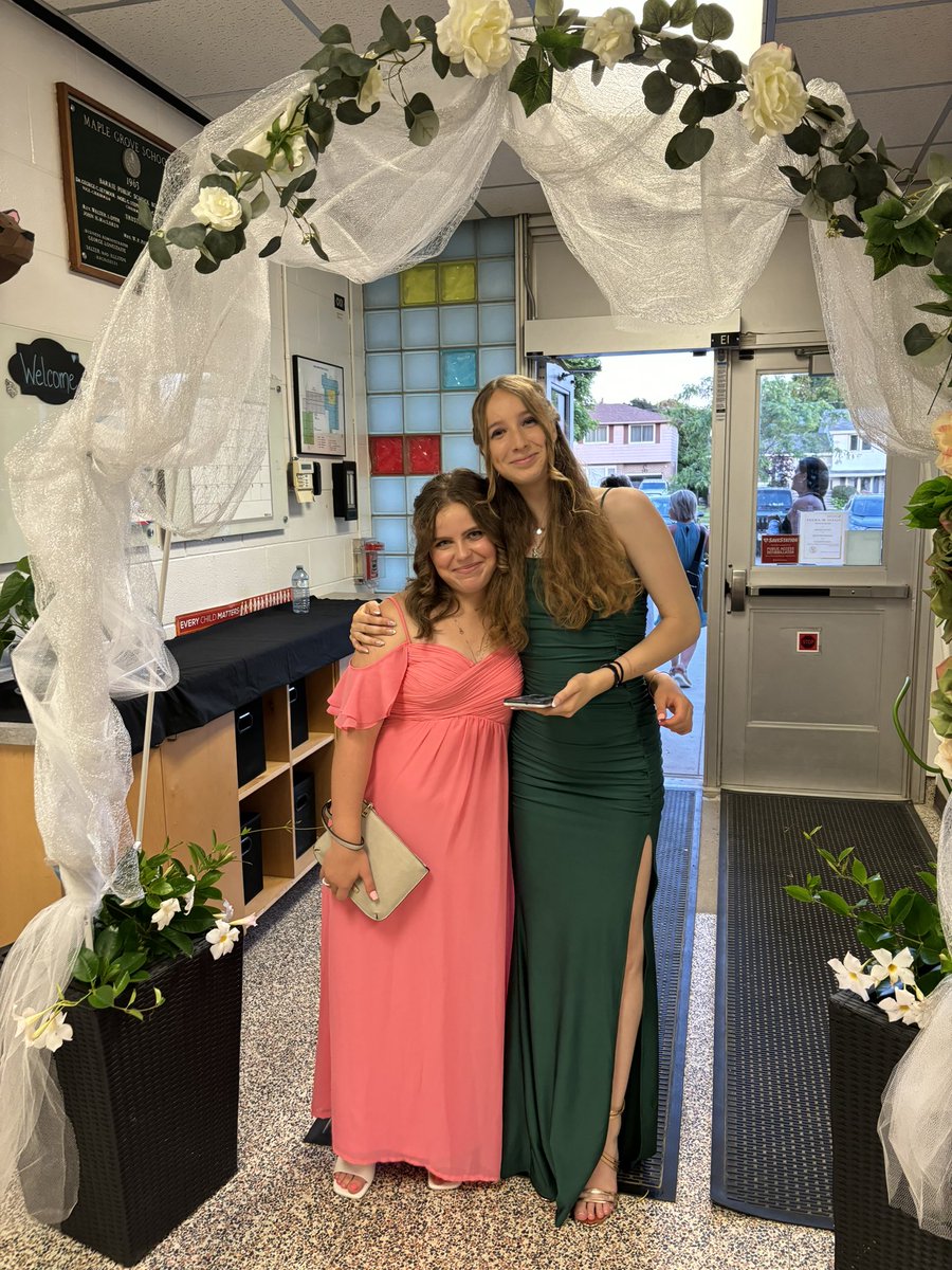 MapleGrovePS's tweet image. Such a memorable graduation evening including many awards, some dancing, and an exciting hockey game!  Congratulations to our amazing Grade 8 Graduates @MapleGrovePS.
