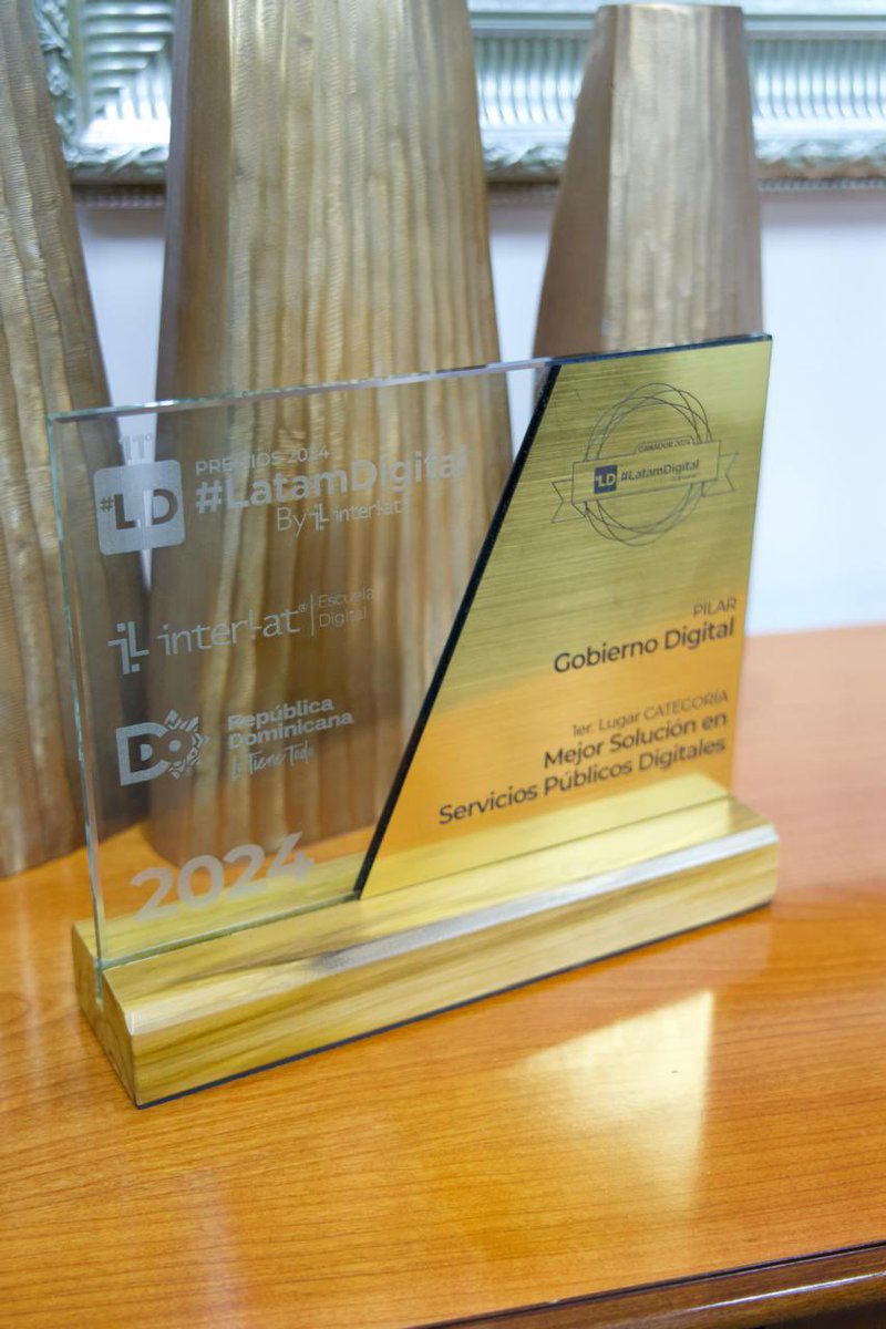 aduanard's tweet photo. 🤗¡Ganamos! Obtuvimos el primer lugar en los premios Latam Digital 2024 en la categoría “Mejor Solución en Servicios Públicos Digitales” gracias a las mejoras en #VUCE, que agilizaron los trámites de importación y exportación. #PremiosLatam #AduanasRD https://t.co/9yguaVc6q4