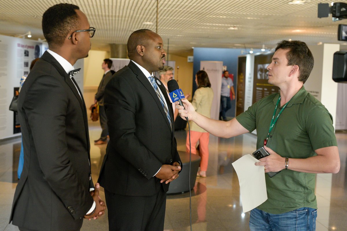 alanrones's tweet image. Contratado pela Embaixada de Ruanda, acompanhei durante três dias no Foyer da @camaralegislativadodf a repercussão e a movimentação dos visitantes, estudantes e autoridades que ali estiveram para ver os painéis sobre o Genocídio que aconteceu lá em 1994.

#FotosCorporativas