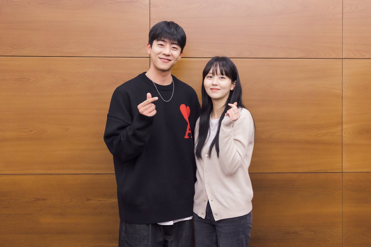 YNKentofficial's tweet photo. [🗞️] #채종협 #우연일까

채종협X김소현이 말아주는 '첫사랑' 케미…'우연일까?' 대본리딩 현장
(출처 : OSEN | 네이버 TV연예)

🔗 https://t.co/1cUyjwLWY3

#ChaeJongHyeop #チェ・ジョンヒョプ #강후영

사진제공 | tvN https://t.co/ysbNhHXSfD