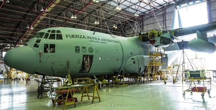 pampaIIIpelis's tweet image. La @FuerzaAerea_Arg 🇦🇷  se canso de #FADEA ...?🤔
Se rumorea que los Hercules empezarian a ir a EEUU  por mantenimiento y upgrade .
la ultima gestion en FADEA  convirtio una empresa de avanzada en otra RIO SANTIAGO , llena de militancia y poca respuestas tecnologicas.