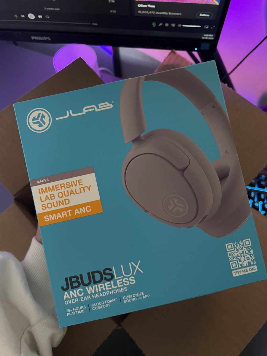 Man yall literally the best! 
Thank you Turtle and Kes for this headset ❤️ no more static noises or randomly dying headphones yay