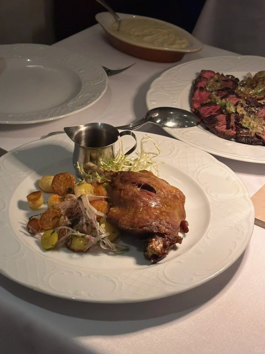 okeydavid944's tweet photo. If you're a carnivore like me, you understand the sheer joy of a perfectly cooked steak. 🍖🤤 https://t.co/K12h4cJGT7