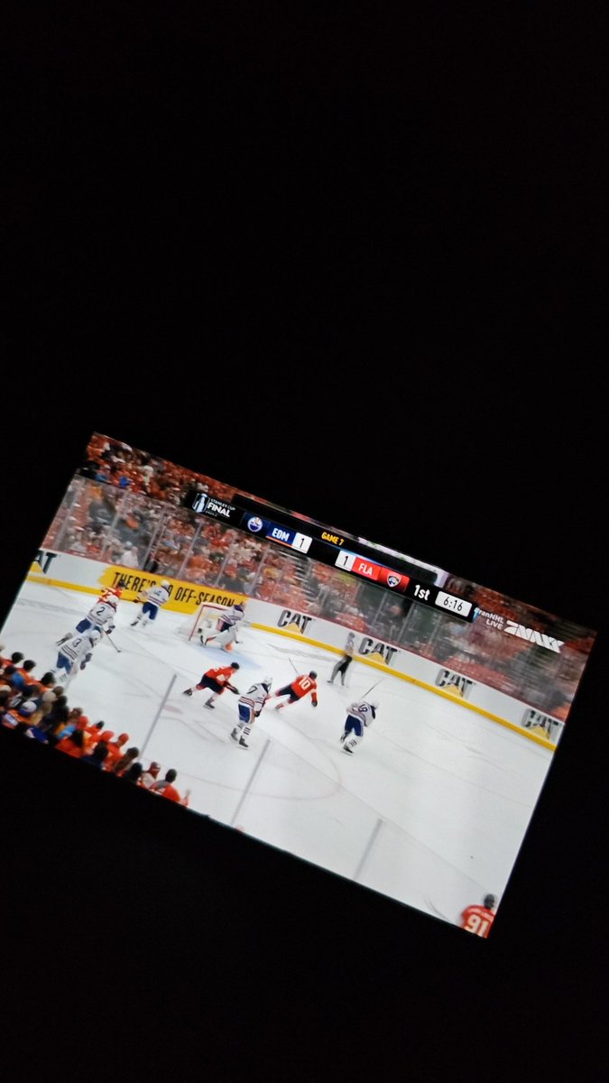 SendeoxR's tweet photo. Wenn ich schon keine Nachtschicht habe lege ich halt meine eigene ein!🏒🤣
#stanleycup #game7 @ProSiebenMAXX https://t.co/e6BngRwlks