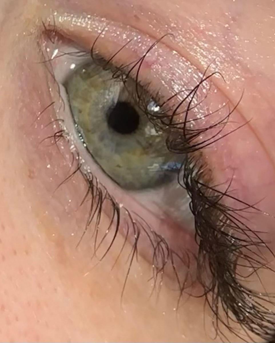 oh, to have mesmerising pretty green eyes like her ☘️