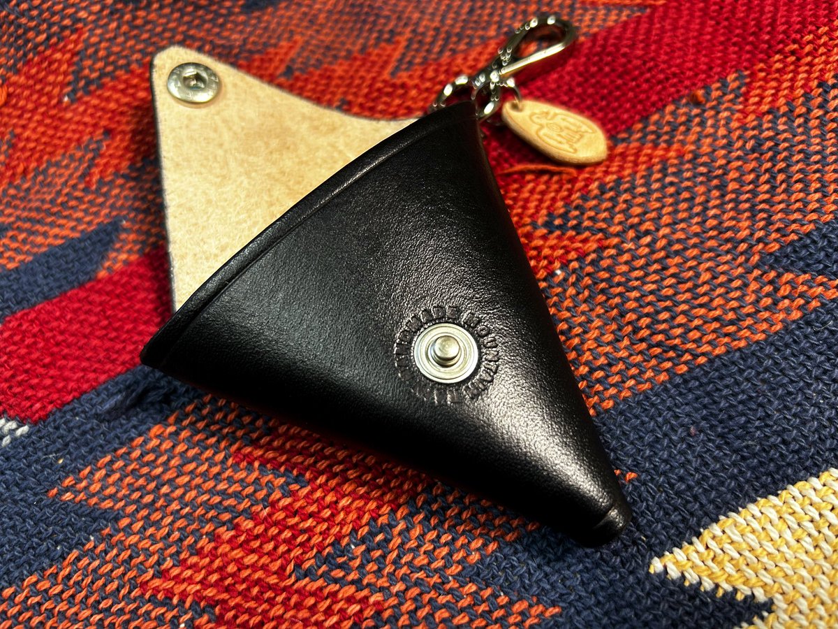 alex83tw's tweet photo. 三角形零錢包

.
.
.
#handmade #leather #leatherworks #custommake #coinholder #coinwallet #leathermaker #navajo #thunderbird #leatherwallet #Assortedluggages #coin #coinpurse #leathercoinpurse #皮革 #手作 #一枚革 #客製 #零錢包 #零錢包 #山雨製作 @mountain_rain_handmade https://t.co/BvOH6sKcNt