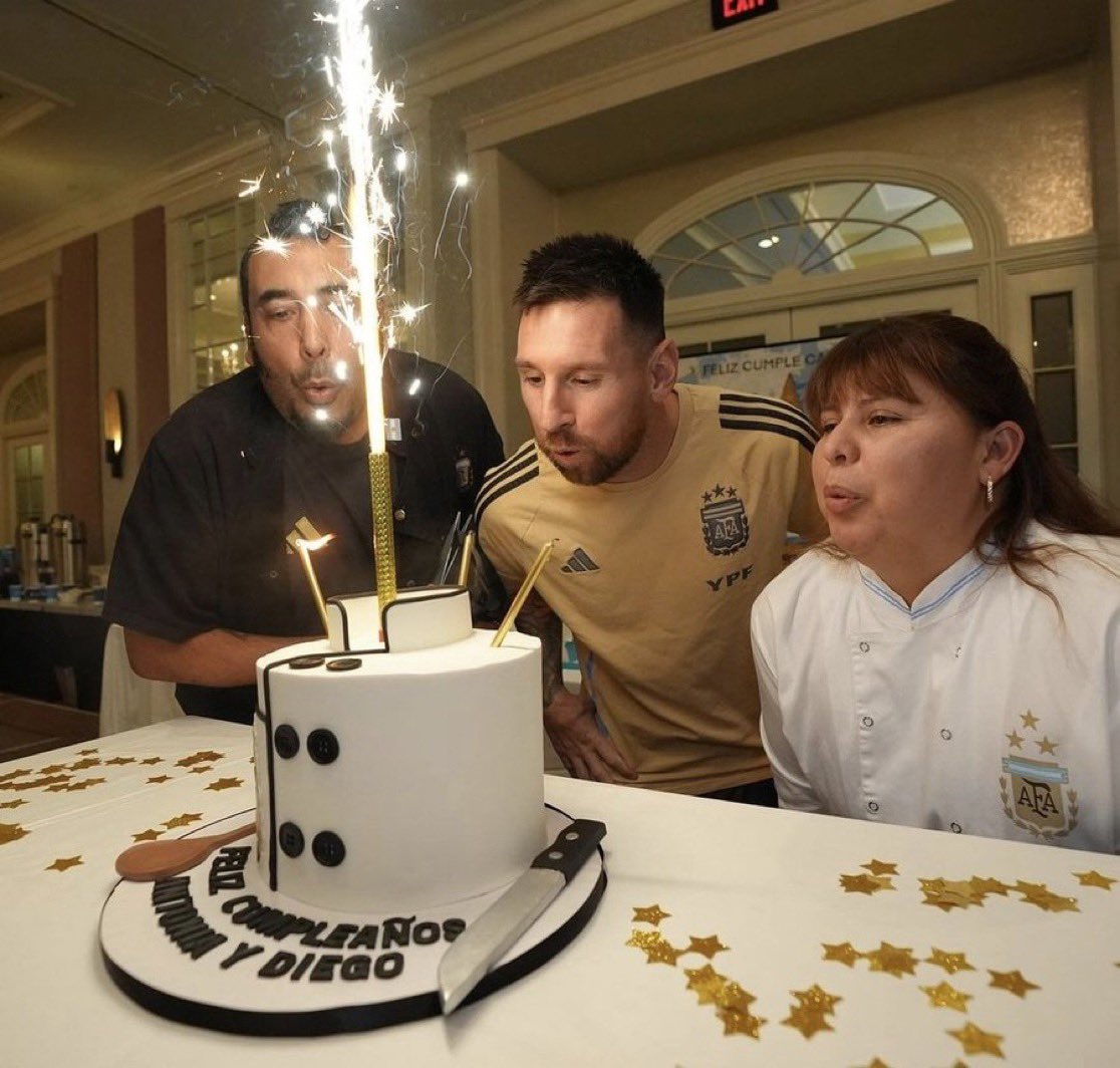 Leo Messi celebrating with Antonia and Diego