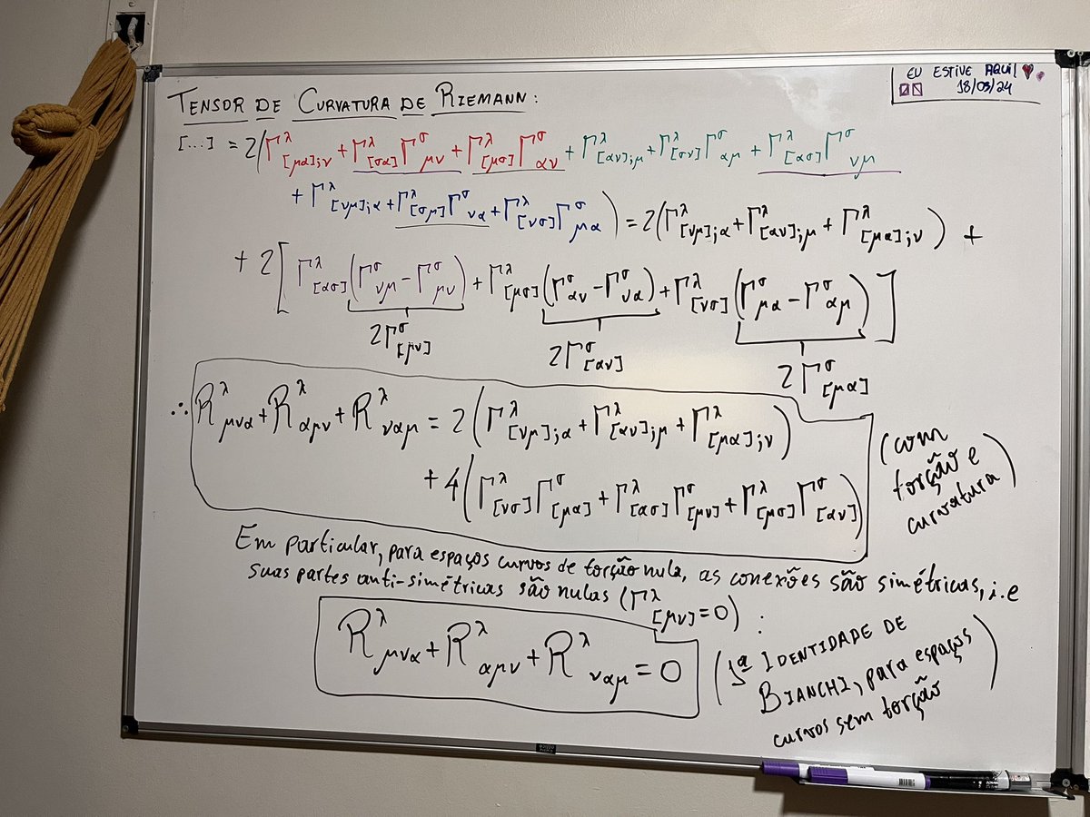 Rescovery_'s tweet image. Hoje eu e meu pai fizemos praticamente 10h de estudos sobre Relatividade Geral. O mais legal é que meu pai já é idoso, mas mesmo assim tem uma excelente memória sobre toda a matemática e física que estudou na engenharia e ele acompanhou todas as contas até o fim :)