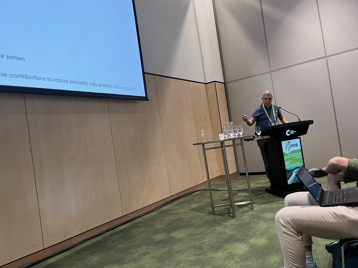 IzzySaur's tweet photo. Thanks to @ThorstenNrnber1 @williams_simon, Natsumi Maruta (UQ) and @AdamWu9527 for sharing their exciting and partly unpublished data with us at the #IPMB2024 Disease resistance I session. Stay tunes for session II on Thursday 10:20 room 9 chaired by Peter Dodds https://t.co/HHLH5cG0zN