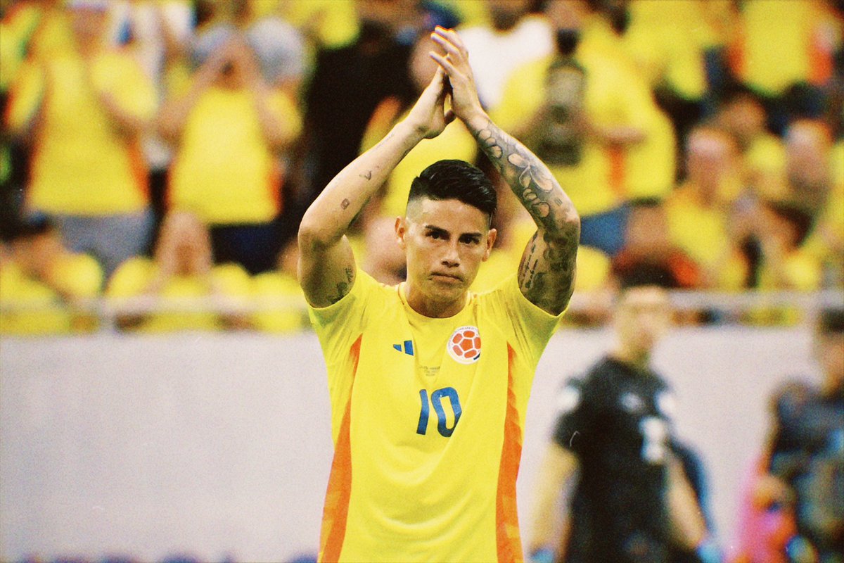 GoalColombia's tweet photo. Masterclass de James Rodríguez en la Copa América. Dos asistencias con la Selección de Colombia ante Paraguay. Tres puntos importantes que encaminan al equipo hacia la gloria. ¿Pedían a gritos que apareciera? El colombiano lo hizo y de qué manera. https://t.co/aia3NSZOVz