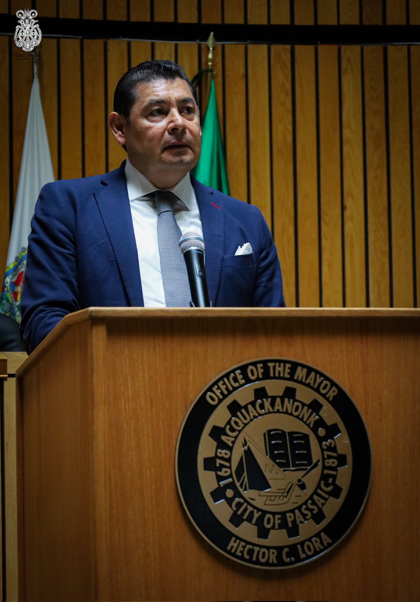 casapueblanynj's tweet photo. El gobernador electo del estado de Puebla, @armentapuebla ,  realizó una importante visita a Passaic, New Jersey, donde se reunió con líderes y Empresarios Migrantes, como Mr. Jaime Lucero @JaimeLuceroC  presidente y Fundador de @casapueblanynj @VeronicaR424 https://t.co/o7lB8JzarX