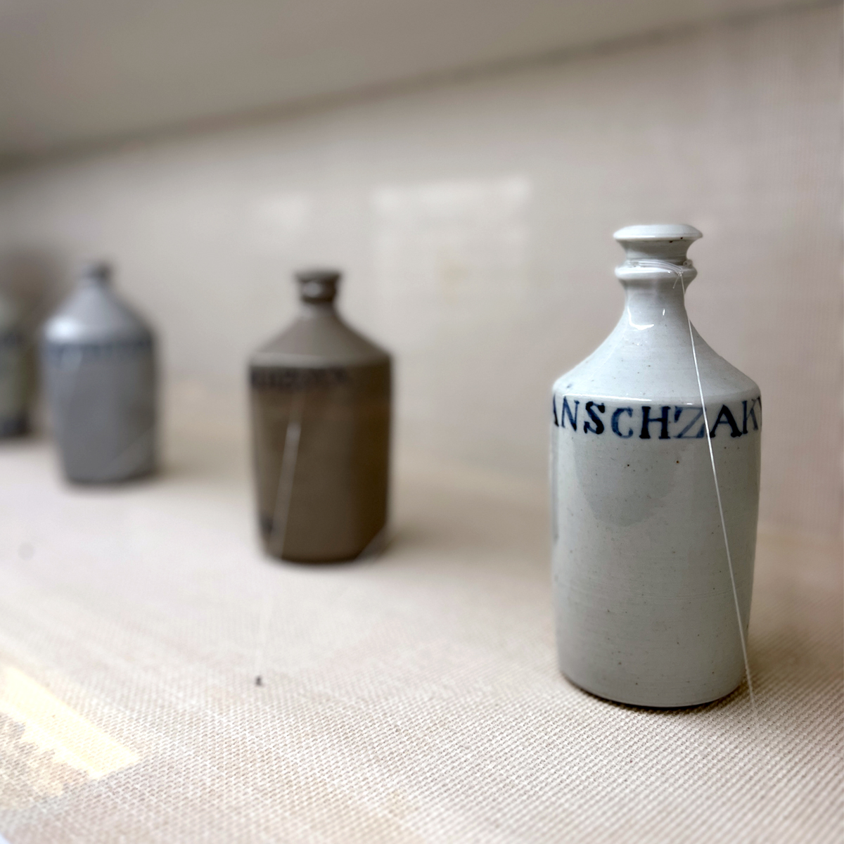 松*樹様 コンプラ瓶 醤油さし VOC 有田焼 松*樹様 コンプラ瓶 醤油さし VOC 有田焼