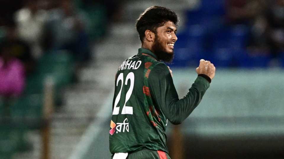 CricUniverse7's tweet image. World Cup T20 Latest Update  :-

Afghanistan finished their innings on  115/5 after 20 Overs.

Afghanistan needs to win this match if they want to qualify for the Semifinal.

Rishad Hossain most successful Bowler he took 3/26.

#ICCT20WC