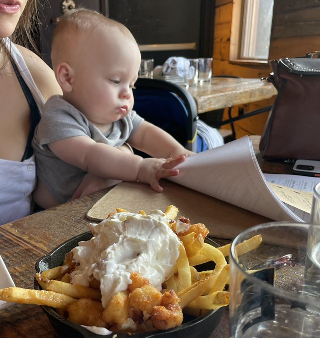 The boy has decided that, yes, he will have the Buffalo chips. https://t.co/GcVrM9zZs2<a href="/tag/c2e2"class="tags"><span>#c2e2</span></a>