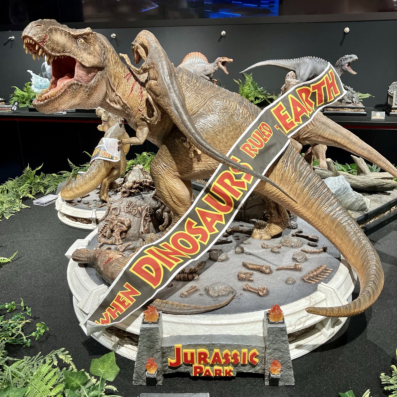 新品］ティラノサウルス・レックス & カルノタウルスDX版 プライム1