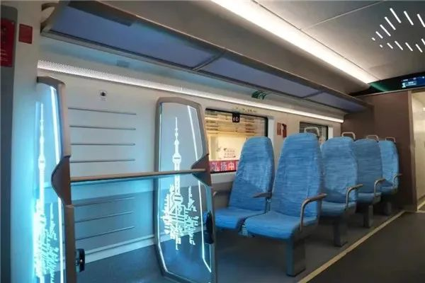 ShLetsMeet's tweet photo. Shanghai's Hongqiao-Pudong airport link line🚇will have a trial run on Sep 1, and is scheduled to open to traffic at the end of this year.

With a maximum speed of 160km/h, it will take only 40 minutes to travel between Hongqiao and Pudong airports. #UrbanTips https://t.co/T66F9EbKwC