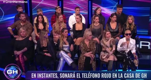 aarontsuarez's tweet photo. AGOSTINA A GASTÓN

"cuantas veces pecheó furia a los demás participantes, eso no te pareció violento a vos?"

#GranHermano https://t.co/kmNLsWZdQD