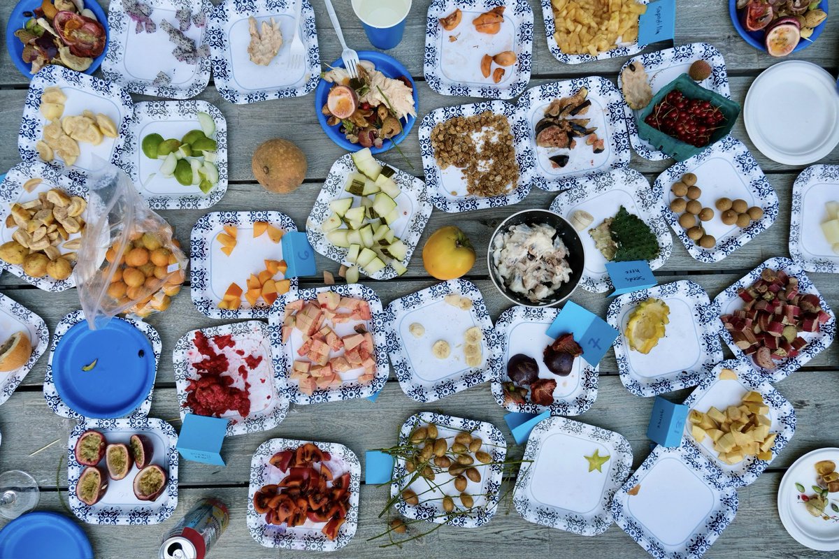 Another day, another <a href="/internet_pipes/">Internet Pipes</a> rare fruit tasting! 🥭🫐🍈

This time we had almost 40 fruit! What don’t you recognize?

Huge thank you to <a href="/ivyxvine/">Ivy Xu ☀️</a> for hosting in her space and to all the Torontonians who came!

It was so nice to be home. 🥰