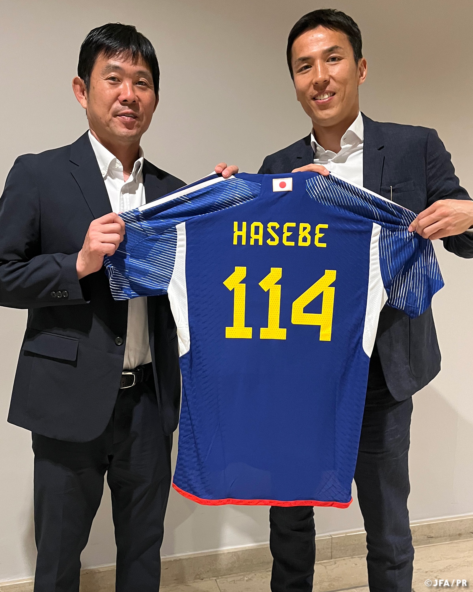 引退‼️サッカー日本代表 長谷部誠ユニフォーム・心を整える。2点セット＋オマケ 引退‼️サッカー日本代表 長谷部誠ユニフォーム・心を整える。2