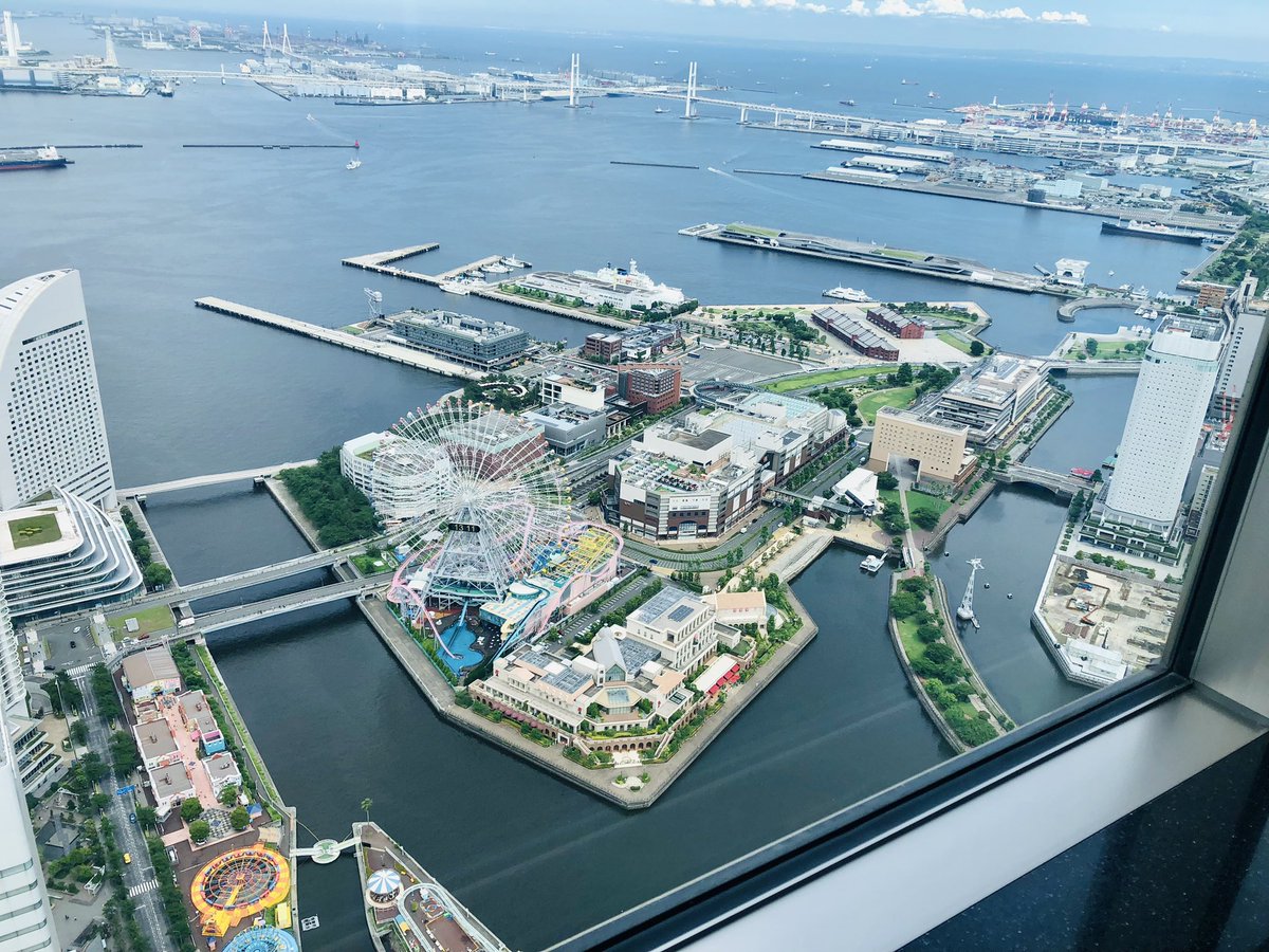 HIROMORITATOKYO's tweet photo. 横浜ロイヤルパークの70階でランチ
久しぶりに贅沢
実は昔ここでバイトしてた
同じビルの結婚式会場で働いてたから人が足りない時のヘルプでこの70階でも働いた
#Yokohama #yrph #Sirius #横浜ロイヤルパークホテル https://t.co/LnQBXGRhrC