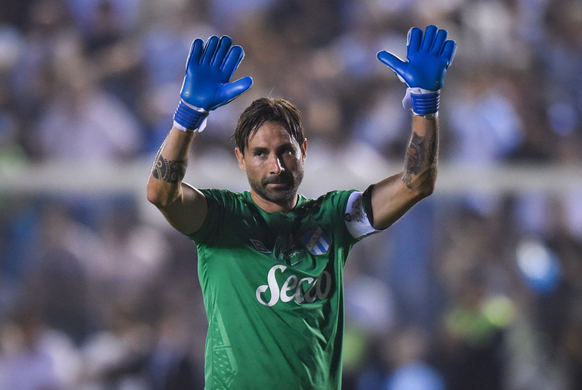 Ni del mercado de pases ni de la negociación de los jugadores, desde el primero hasta el último,  no los traje yo, no los negocie yo y no los gestione yo, queda claro?
El Laucha Luchetti en <a href="/Futbol930/">Fútbol Libre</a> de @TucumanLv7 <a href="/CAB_oficial/">Club A. Banfield</a>