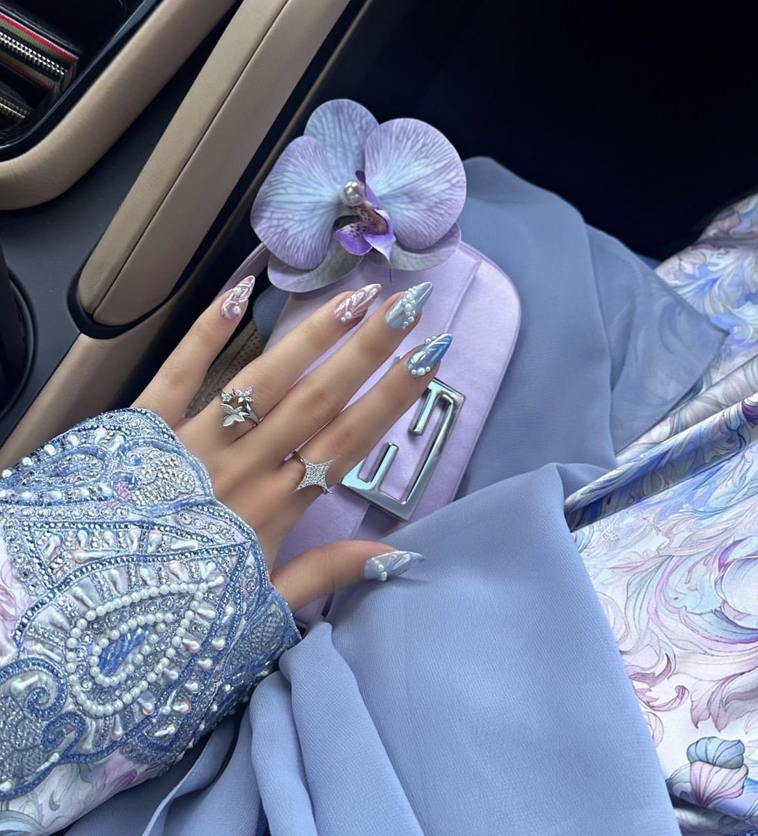 خمر انوثتي لايناله الا ذو حظٍ عظيّـم ꨄ