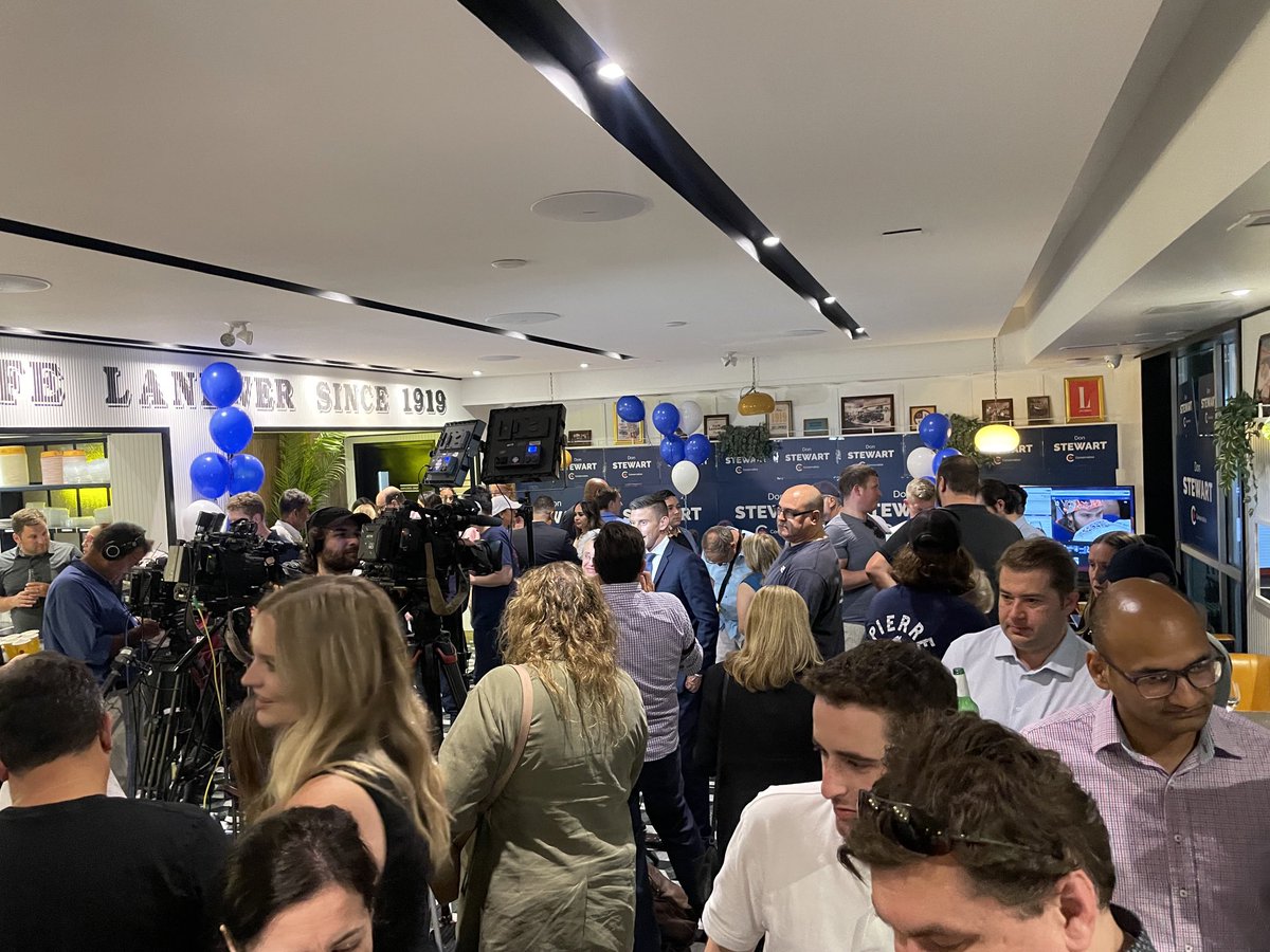 Robert Benzie (@robertbenzie) on Twitter photo The Oilers may have lost but ā¦<a href="/CPC_HQ/">Conservative Party</a>ā© supporters are still in a good mood as they await results in St. Paulās. ā¦<a href="/ElectionsCan_E/">Elections Canada</a>ā© is not exactly setting a land speed record counting votes tonight.
#cdnpoli The Oilers may have lost but ā¦<a href="/CPC_HQ/">Conservative Party</a>ā© supporters are still in a good mood as they await results in St. Paulās. ā¦<a href="/ElectionsCan_E/">Elections Canada</a>ā© is not exactly setting a land speed record counting votes tonight.
#cdnpoli