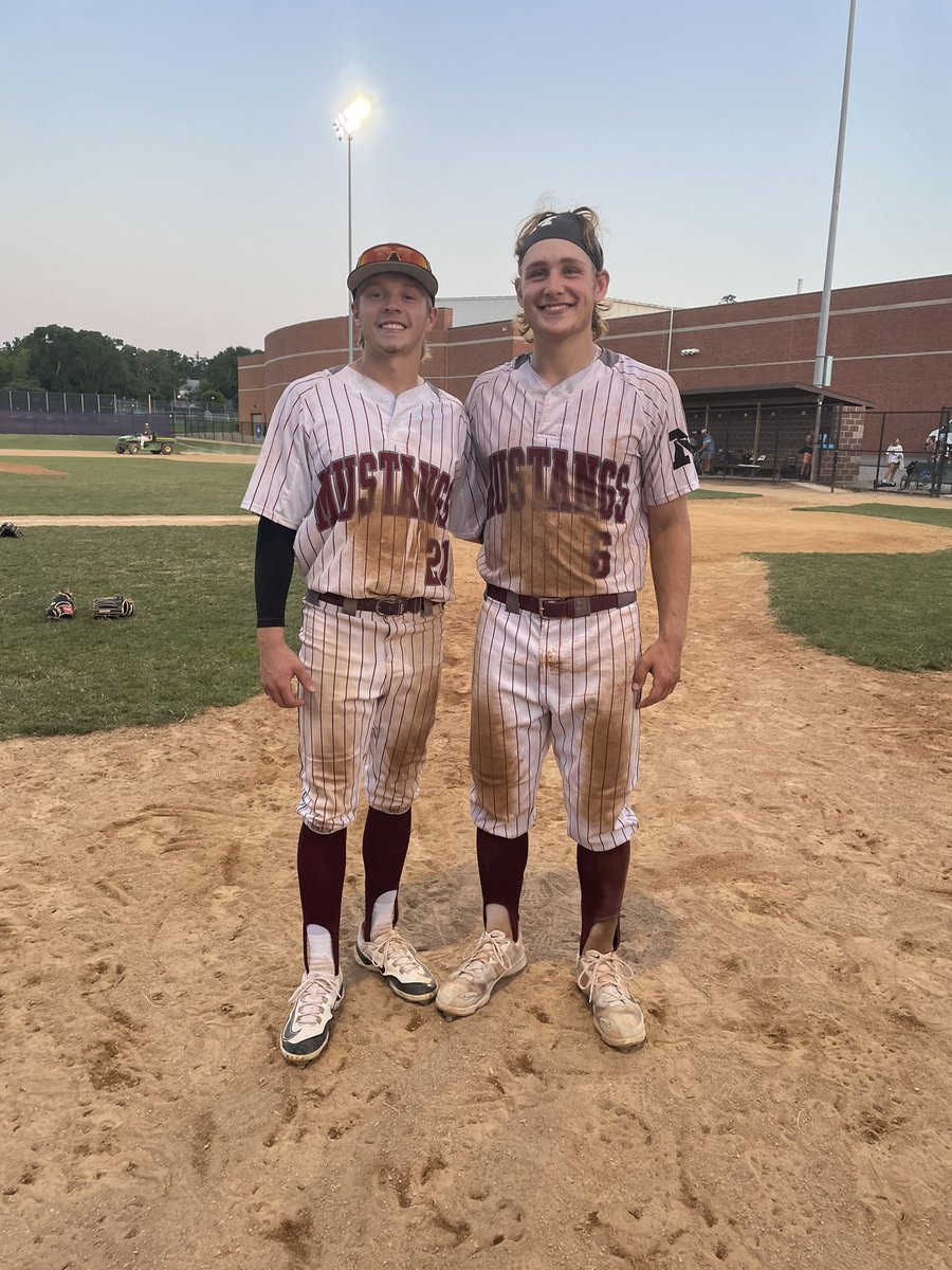 Senior night for <a href="/RentschlerTait/">Tait Rentschler</a> , <a href="/MilesFrancois6/">Miles Francois</a> &amp; Jakob Rowell! Finish the season strong! Go Stangs!! 🖤⚾️