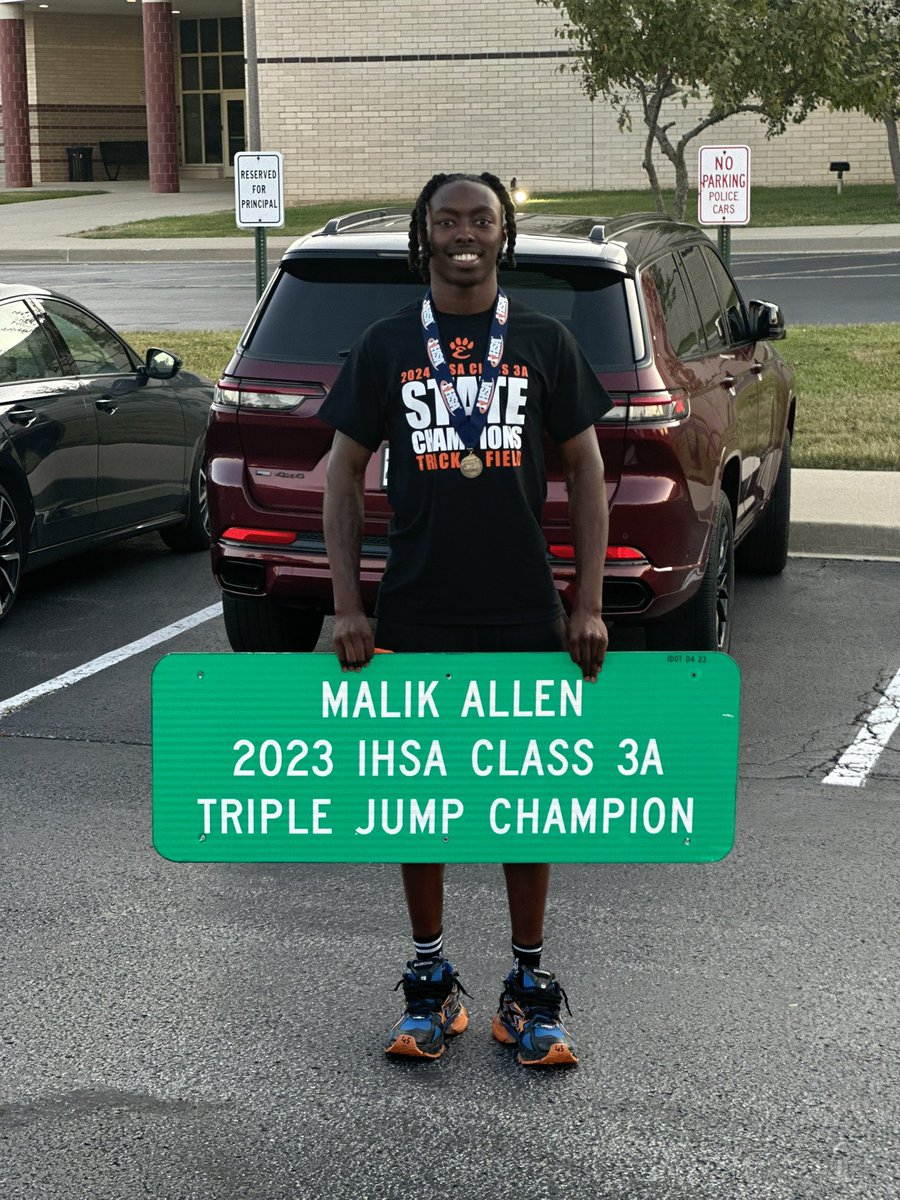 City sign got back to the rightful owner. I hope he has room for one more! <a href="/Kingallenupnext/">Malik Allen</a>