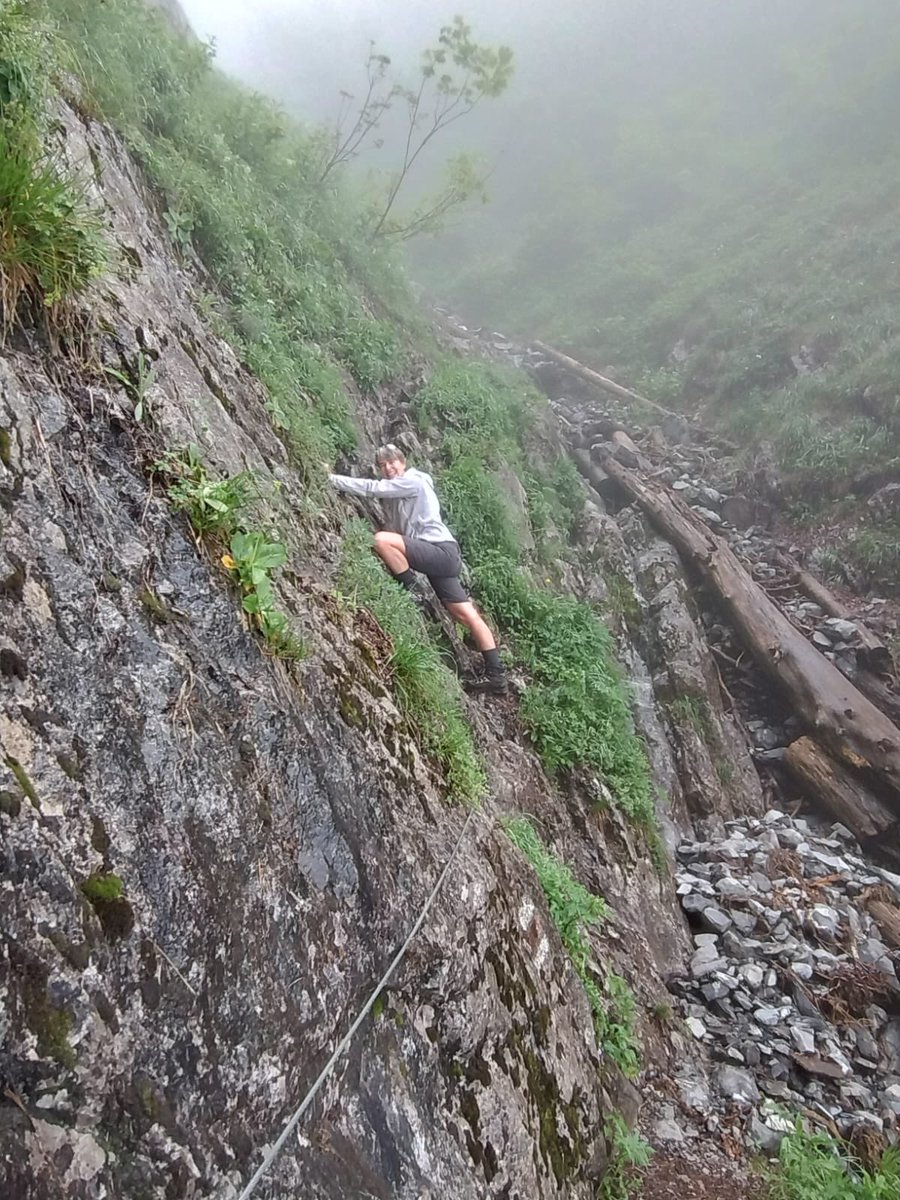conrad_seraina's tweet photo. Klettersteig Erfahrung Sitzstein - sehr gut unterhalten https://t.co/gMHn5swyN2