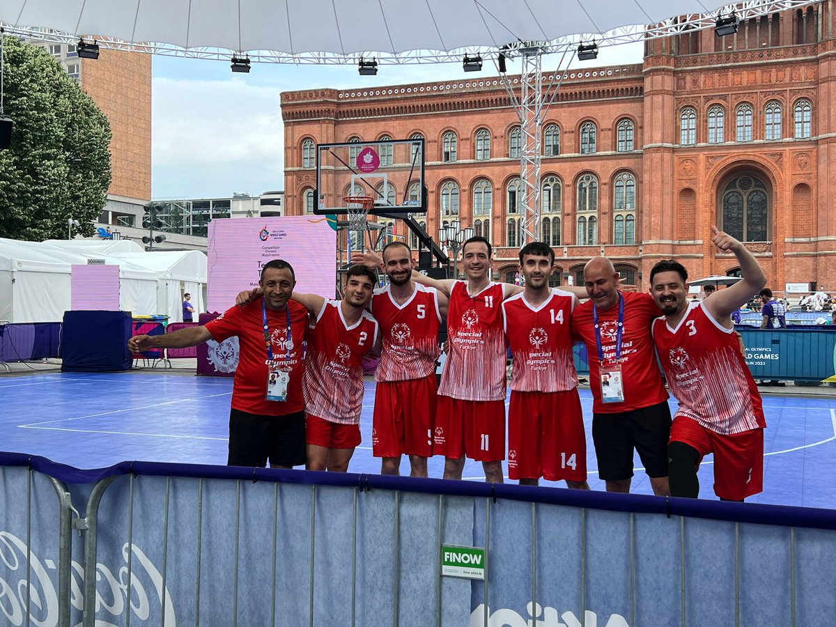 ozelolimpiyat's tweet photo. โ2023 yฤฑlฤฑnda Berlinโde dรผzenlenen Dรผnya Yaz Oyunlarฤฑโnda รzel Olimpiyatlar Tรผrkiye bรผyรผk baลarฤฑlara imza attฤฑ! รzel sporcularฤฑmฤฑzฤฑn gรถsterdiฤi azim ve baลarฤฑlar hepimizi gururlandฤฑrdฤฑ ve bir kez daha imkansฤฑza meydan okudular. ๐๐ #berlin2023 #imkansฤฑzyok https://t.co/0qUEDSRhy6